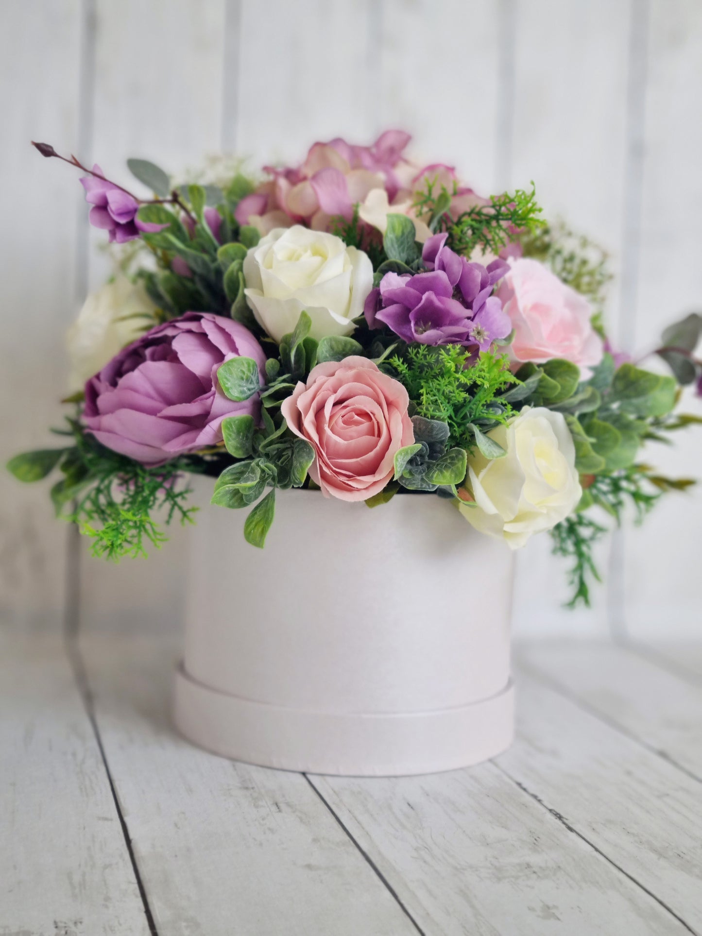 Beautiful rose and hydrangea floral hatbox