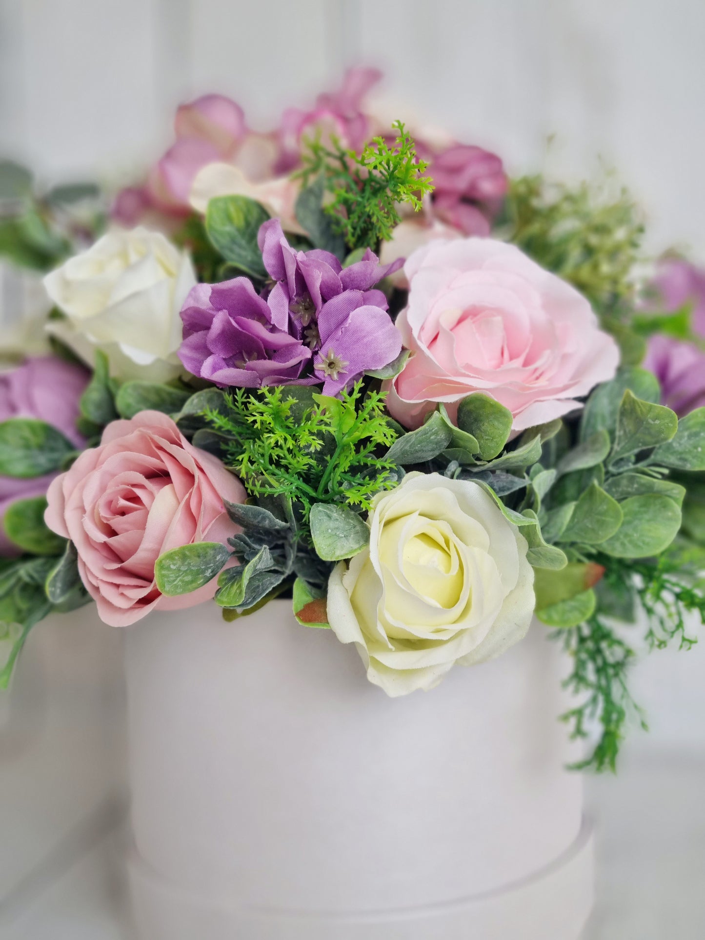 Beautiful rose and hydrangea floral hatbox