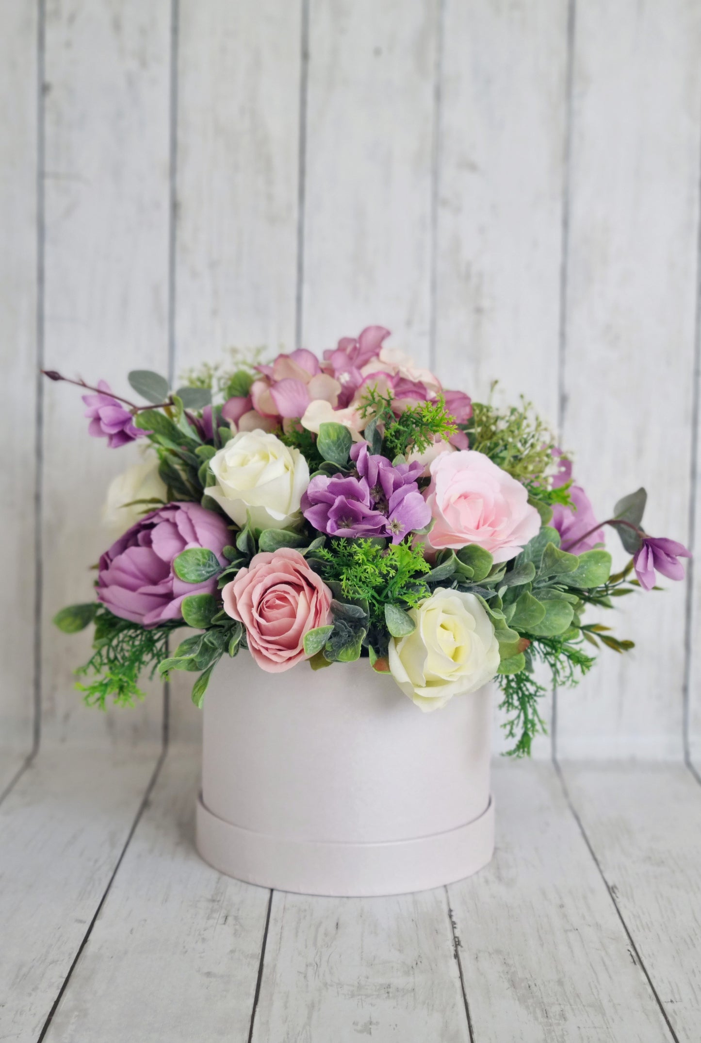 Beautiful rose and hydrangea floral hatbox