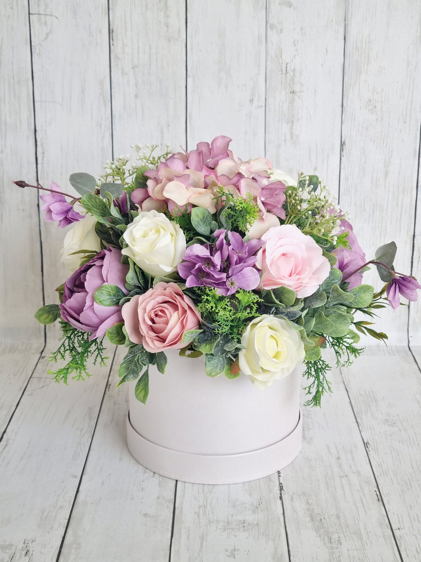 Beautiful rose and hydrangea floral hatbox