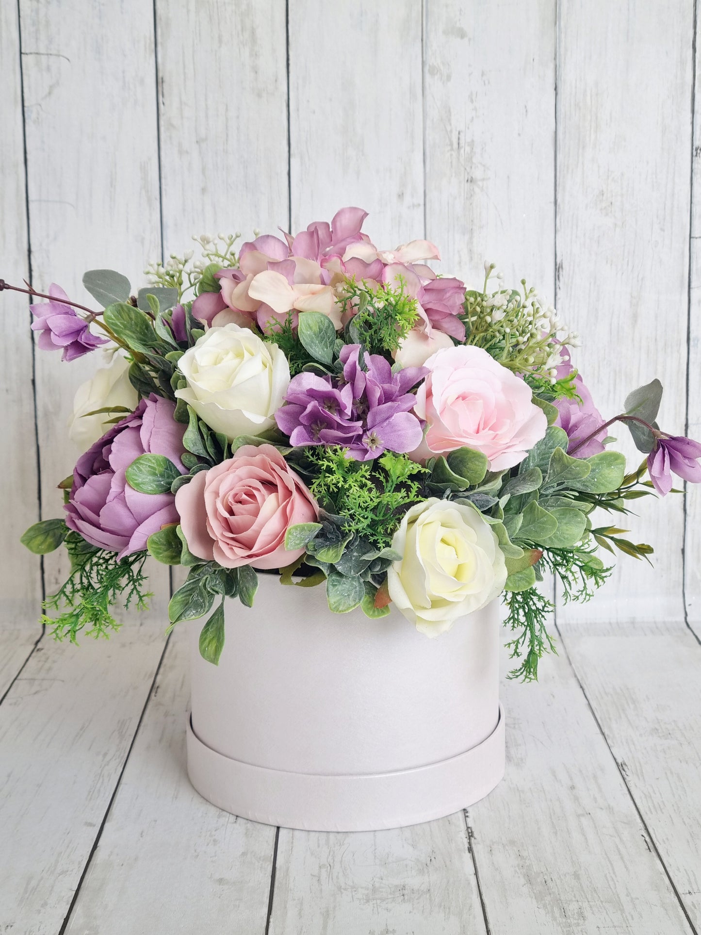 Beautiful rose and hydrangea floral hatbox