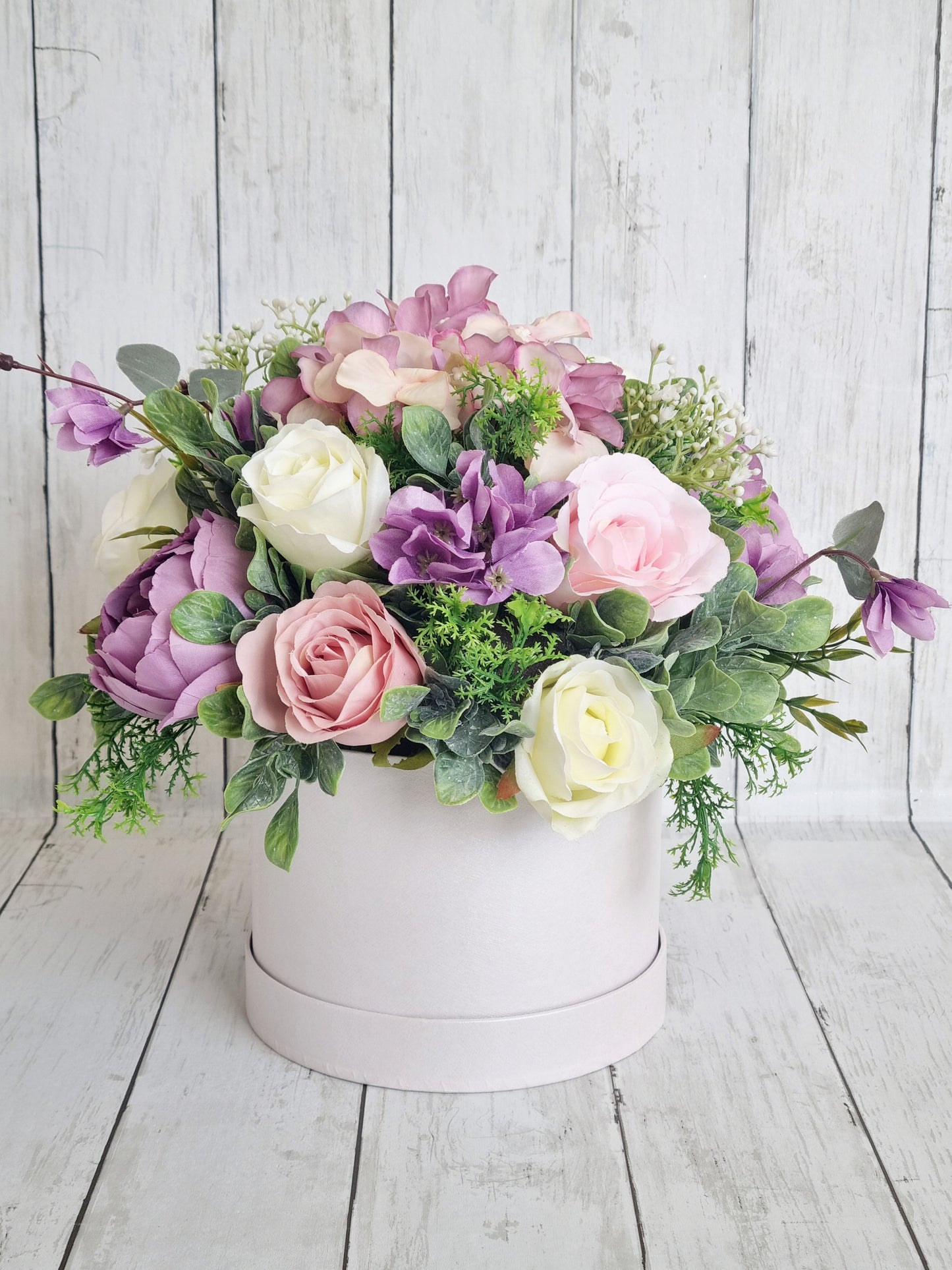 Beautiful rose and hydrangea floral hatbox