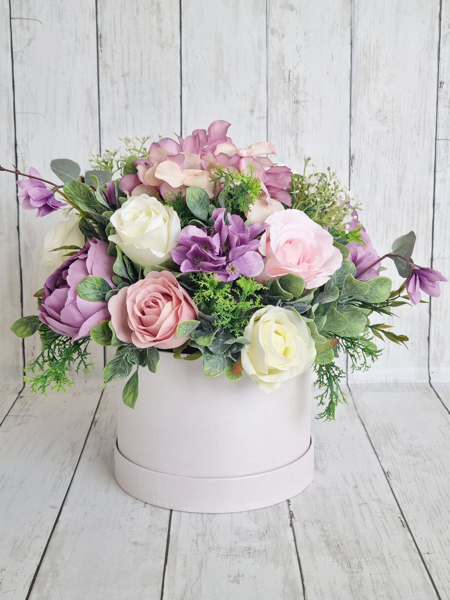 Beautiful rose and hydrangea floral hatbox