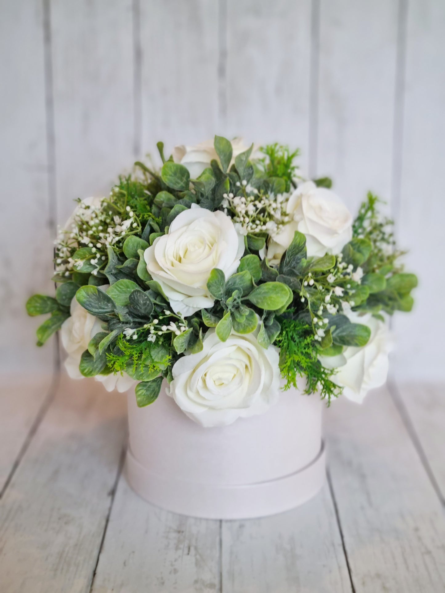 Beautiful white rose hatbox