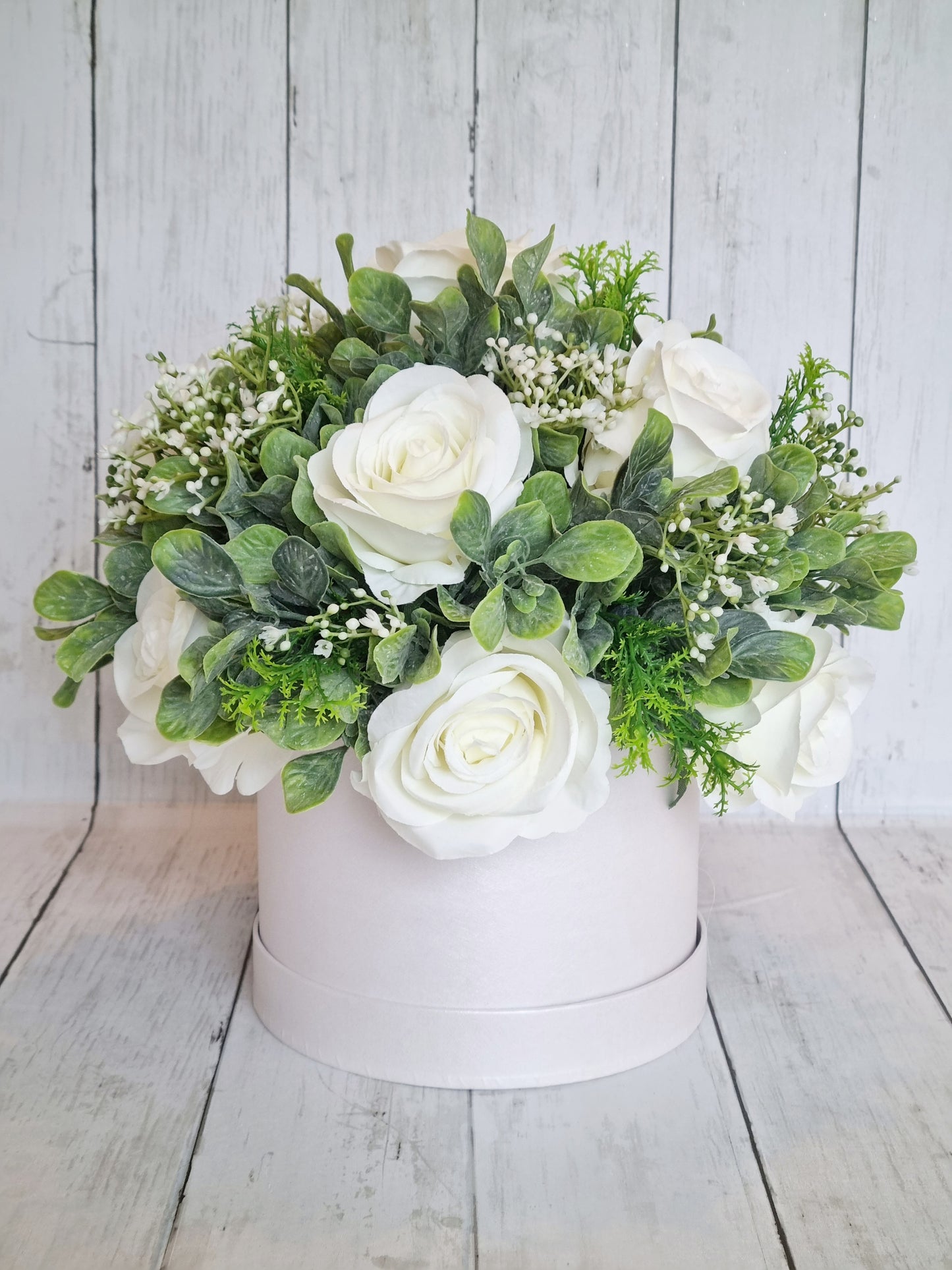 Beautiful white rose hatbox