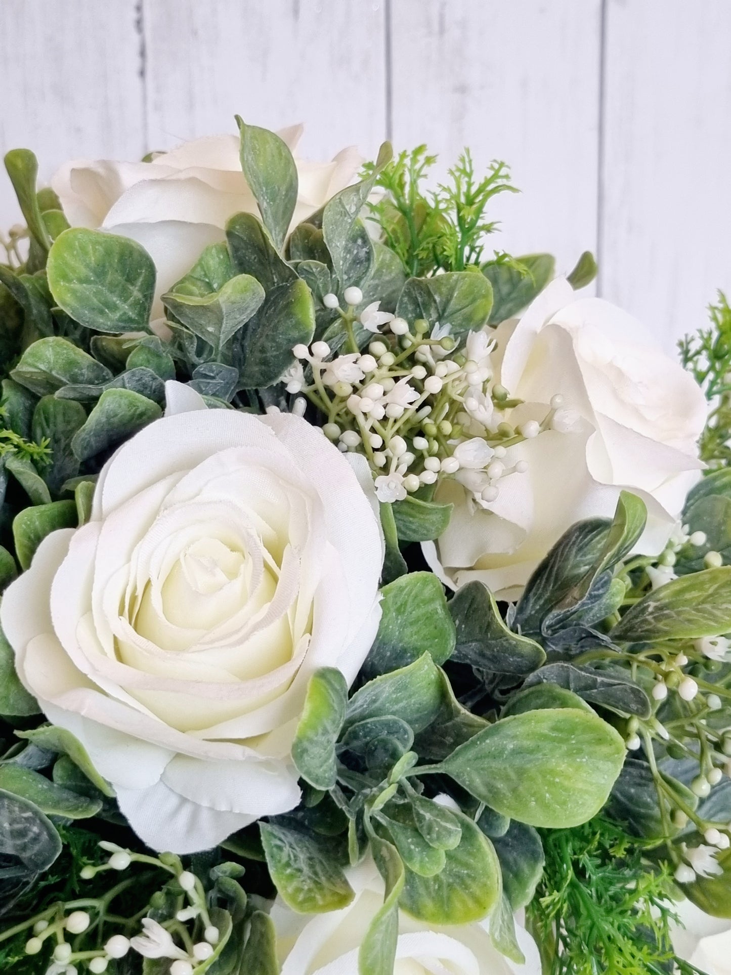 Beautiful white rose hatbox