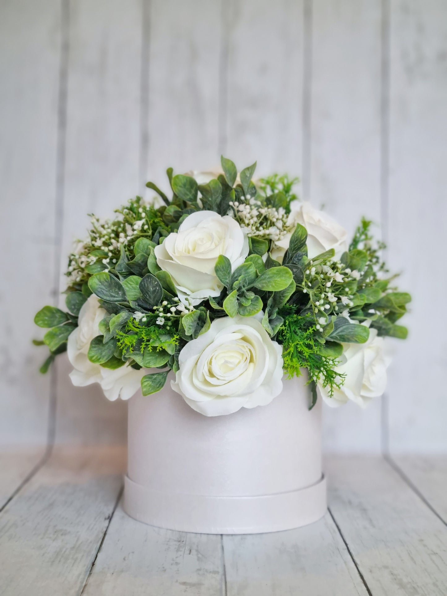 Beautiful white rose hatbox