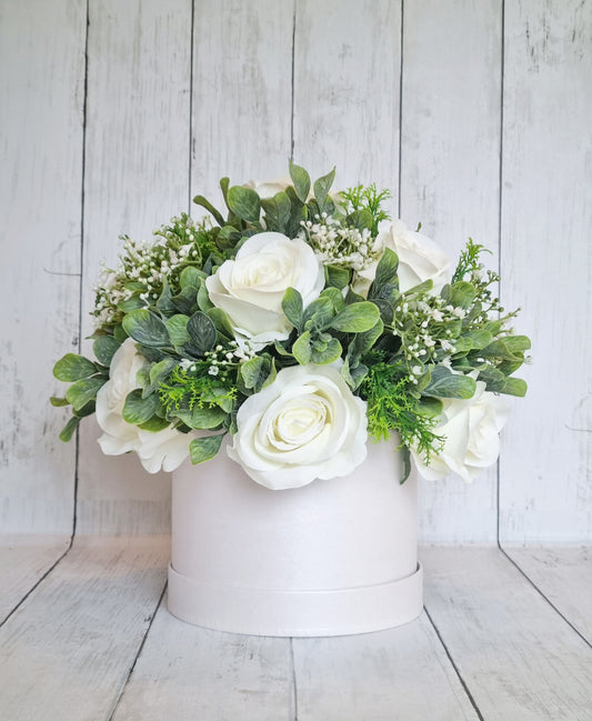 Beautiful white rose hatbox