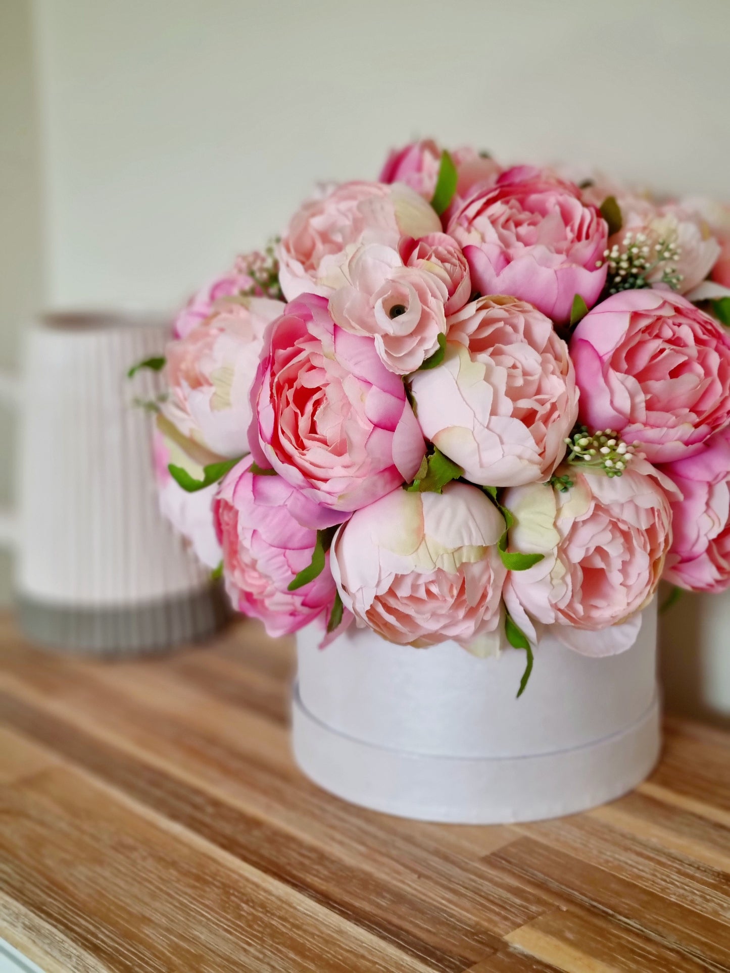 Luxury artificial pink peony hatbox