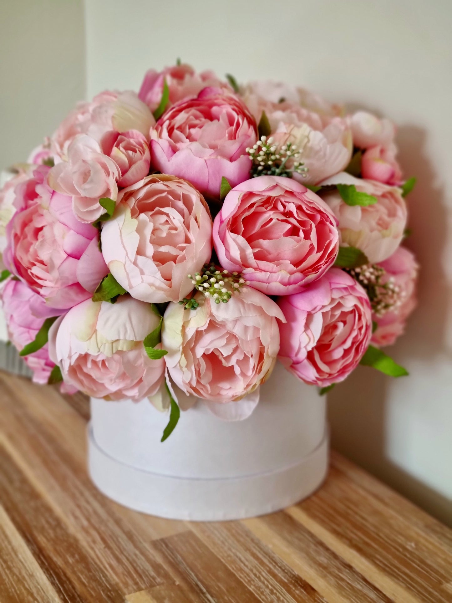 Luxury artificial pink peony hatbox