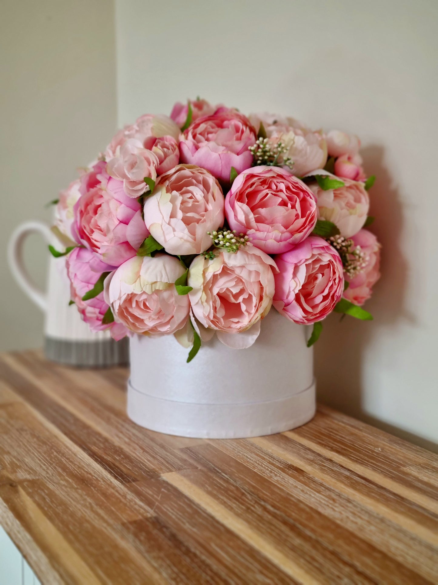 Luxury artificial pink peony hatbox