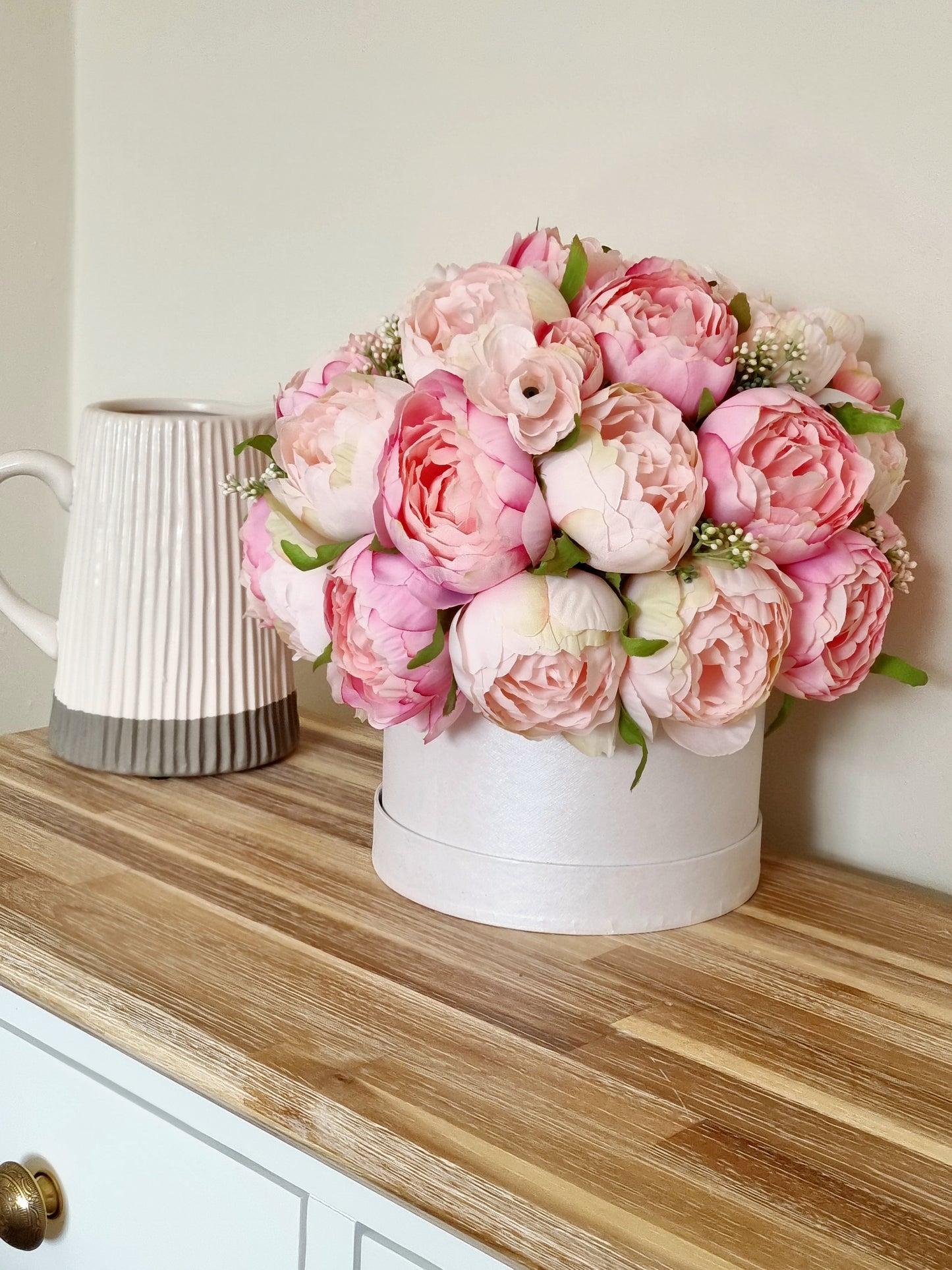 Luxury artificial pink peony hatbox