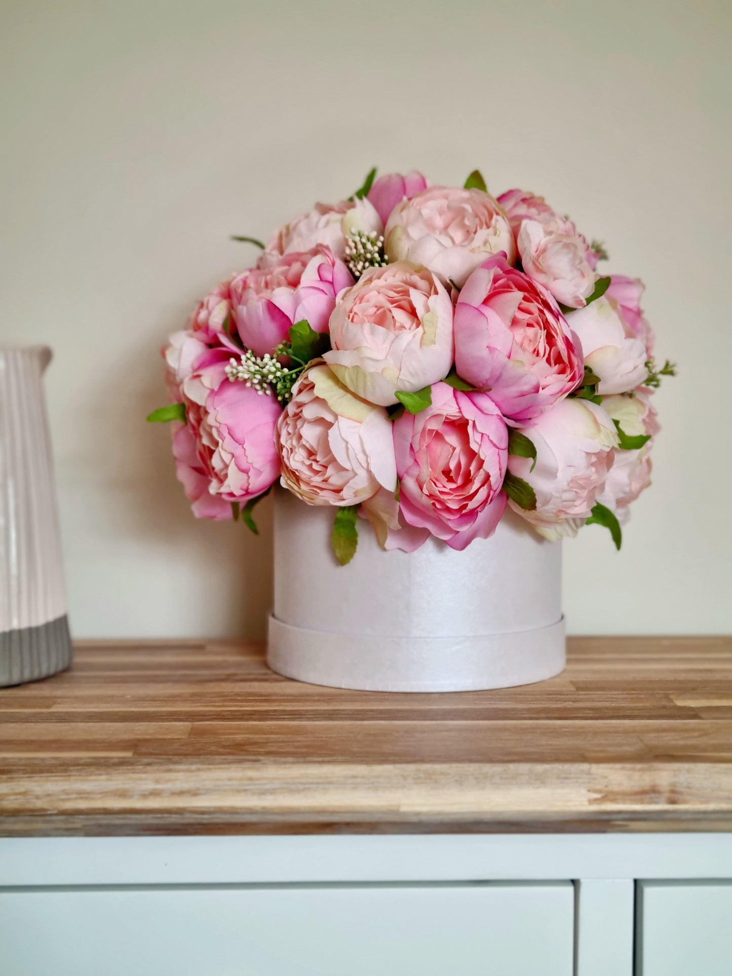 Luxury artificial pink peony hatbox