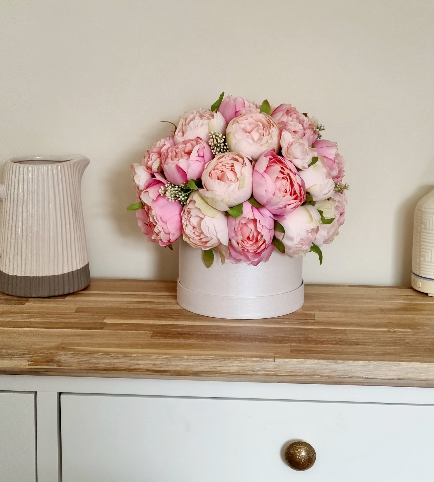 Luxury artificial pink peony hatbox